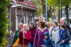 a-Buurtsafari-Bloemenbuurt-gids-met-publiek