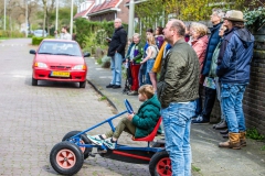 a-Buurtsafari-Bloemenbuurt-publiek-bij-flat